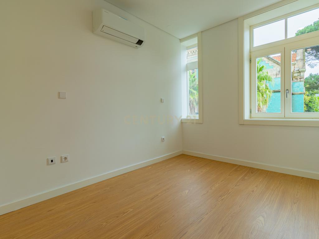 Apartamento T2 com Varanda  | Bonjardim | Porto - Image 12