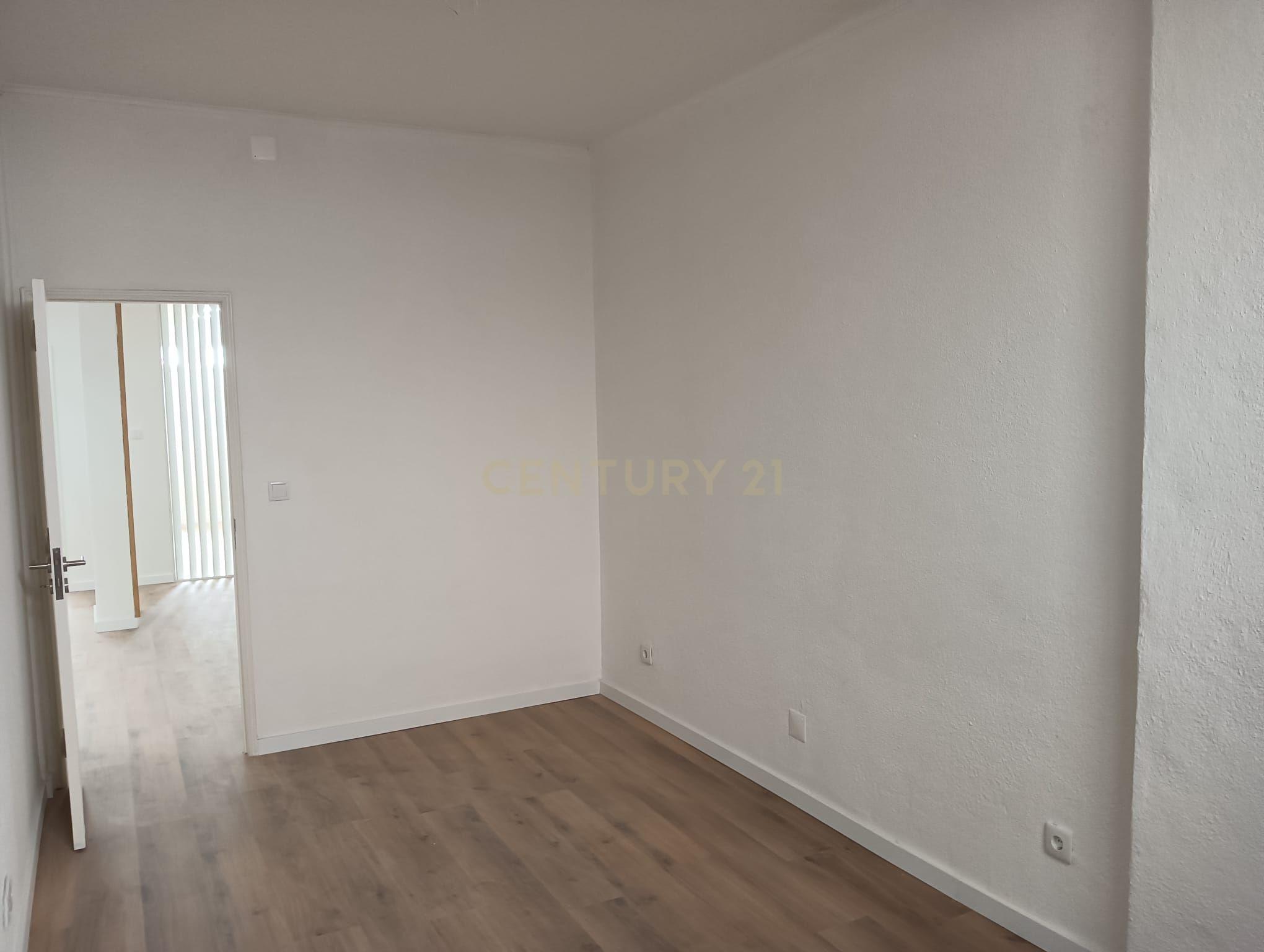 Apartamento para Investimento Metro de Alfornelos - Image 40