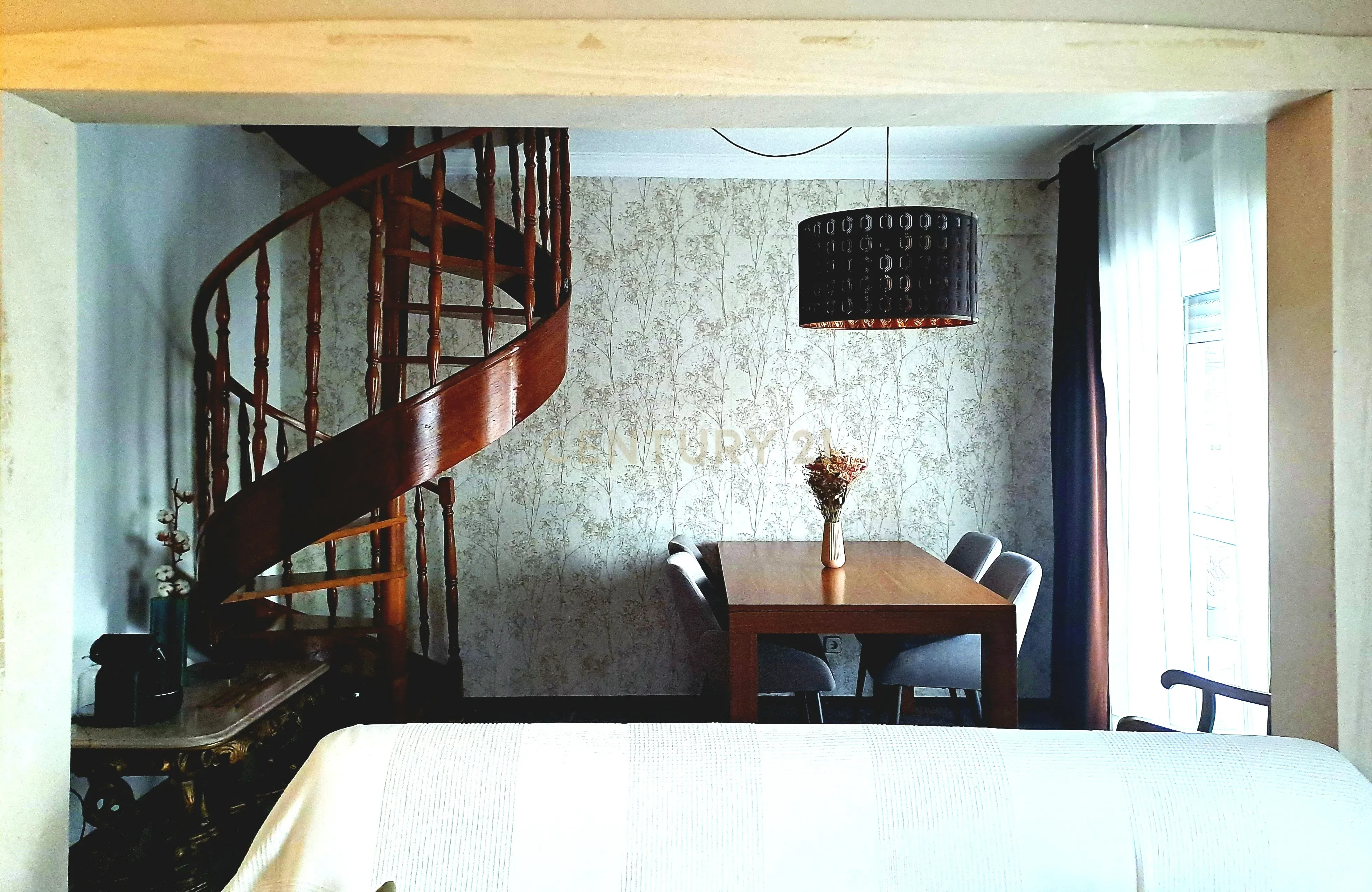 Apartamento T3+1 "duplex" em Pinheiro de Loures - Image 2
