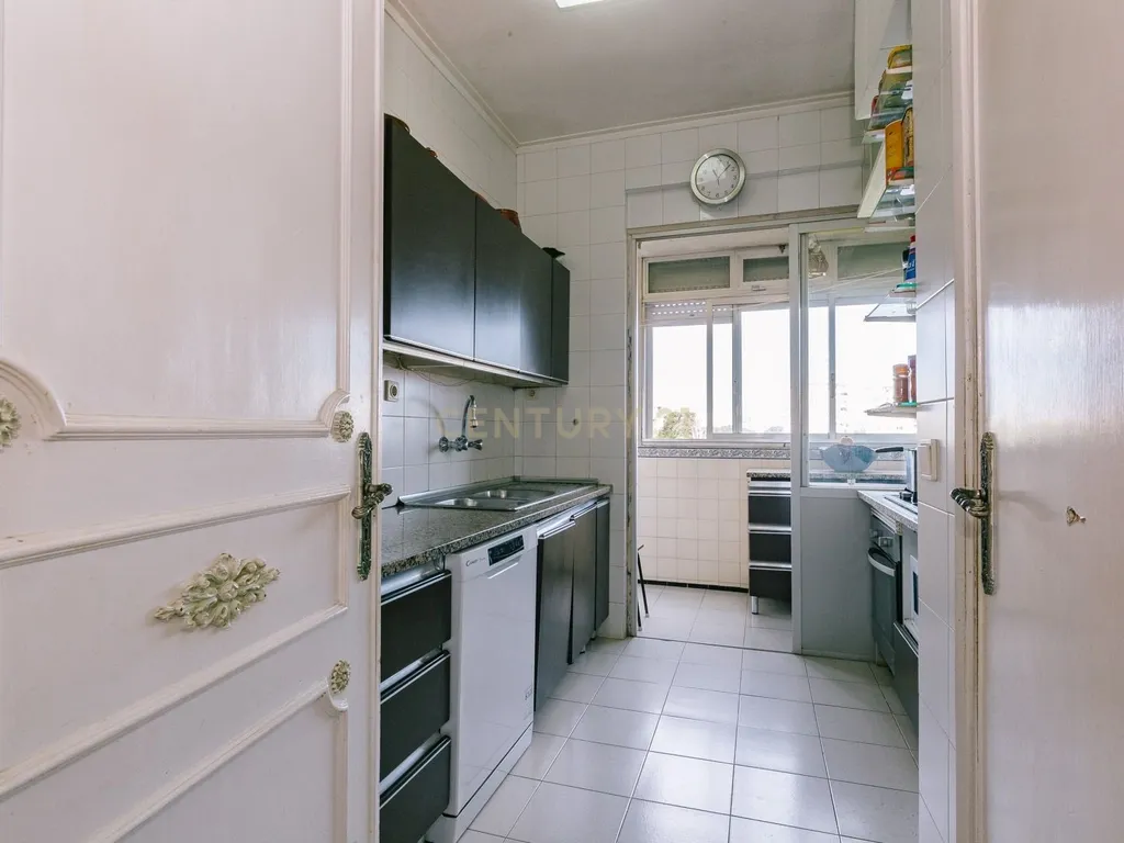 Apartamento T5 com Vista Deslumbrante sobre o Tejo – Olivais - Image 18
