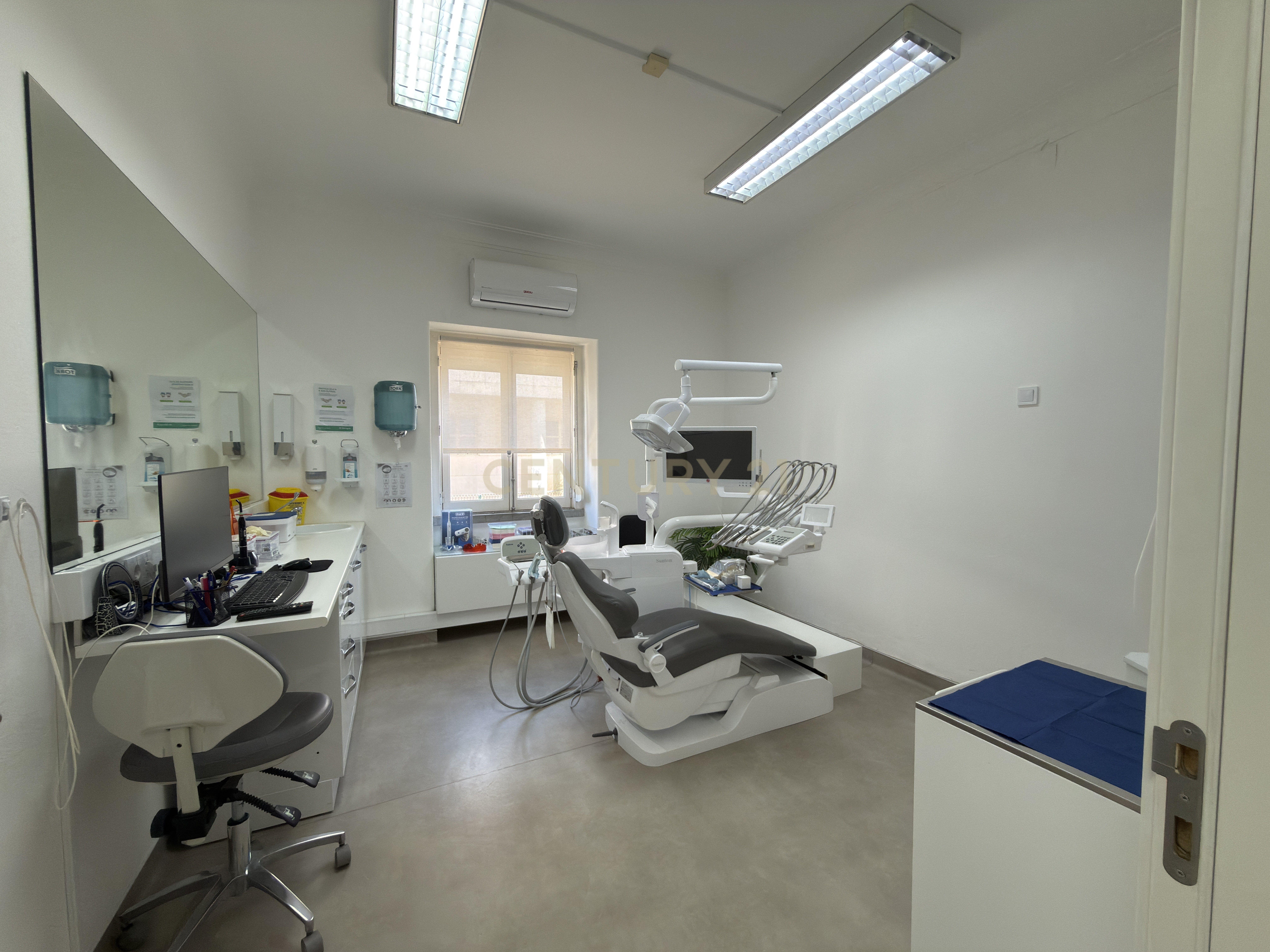 Fotografia 5 de Clinica Dentária para trespasse junto ao centro de Mafra
