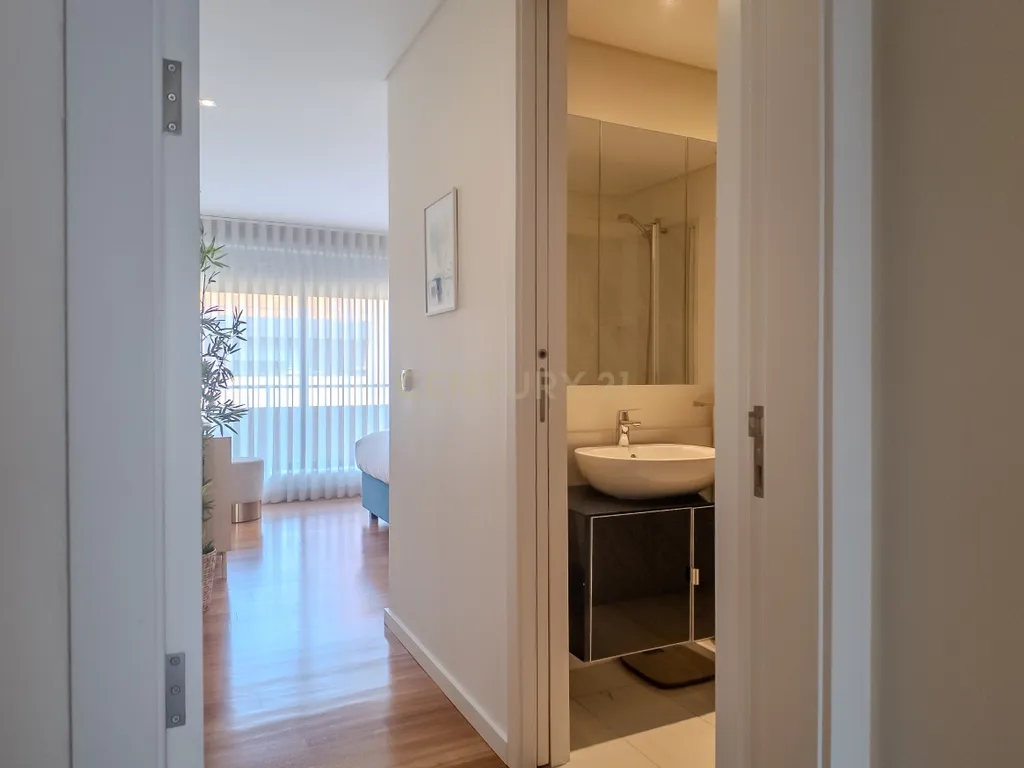 Apartamento T3 com Terraço, Varanda, Garagem | Último andar em Paranhos, Porto - Image 6