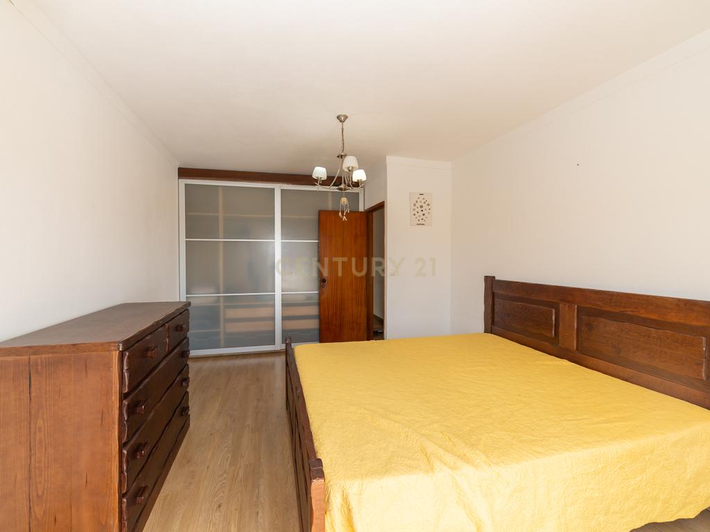 Moradia T3 na Quinta do Anjo com Vista Panorâmica e Garagem - Image 27