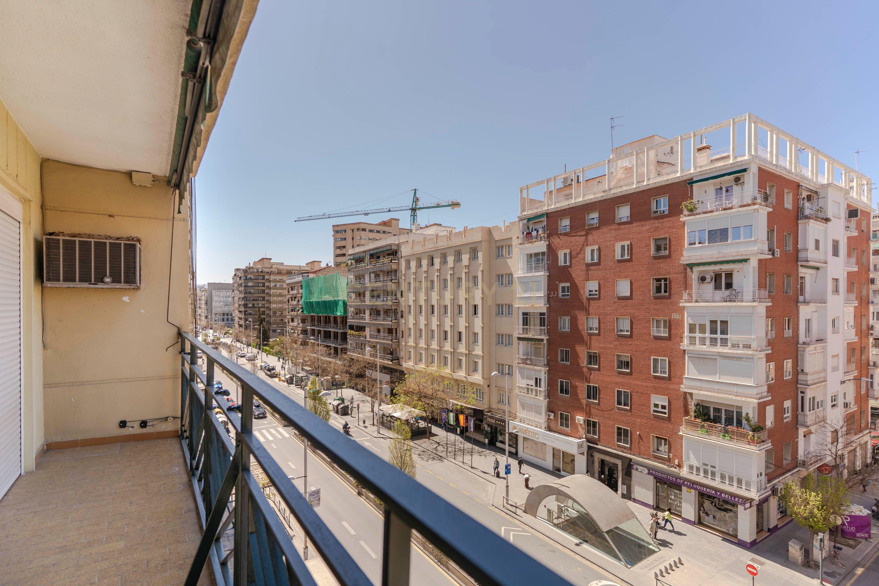 Espaçoso apartamento de 141 m2 no centro de Granada com vista panorâmica do Caminho de Ronda - Image 15