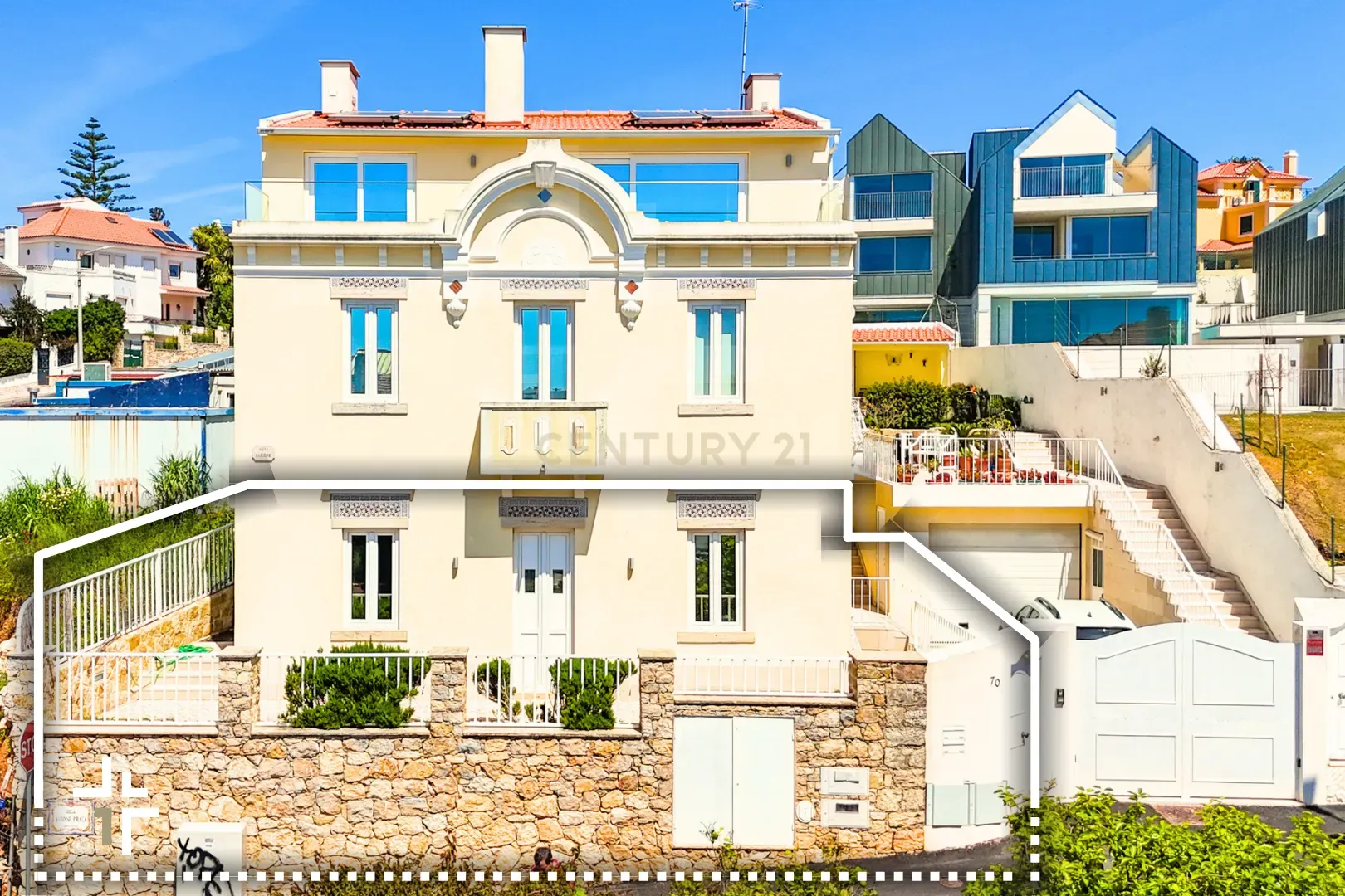 T3+1 Duplex em Moradia Bifamiliar | São Pedro do Estoril