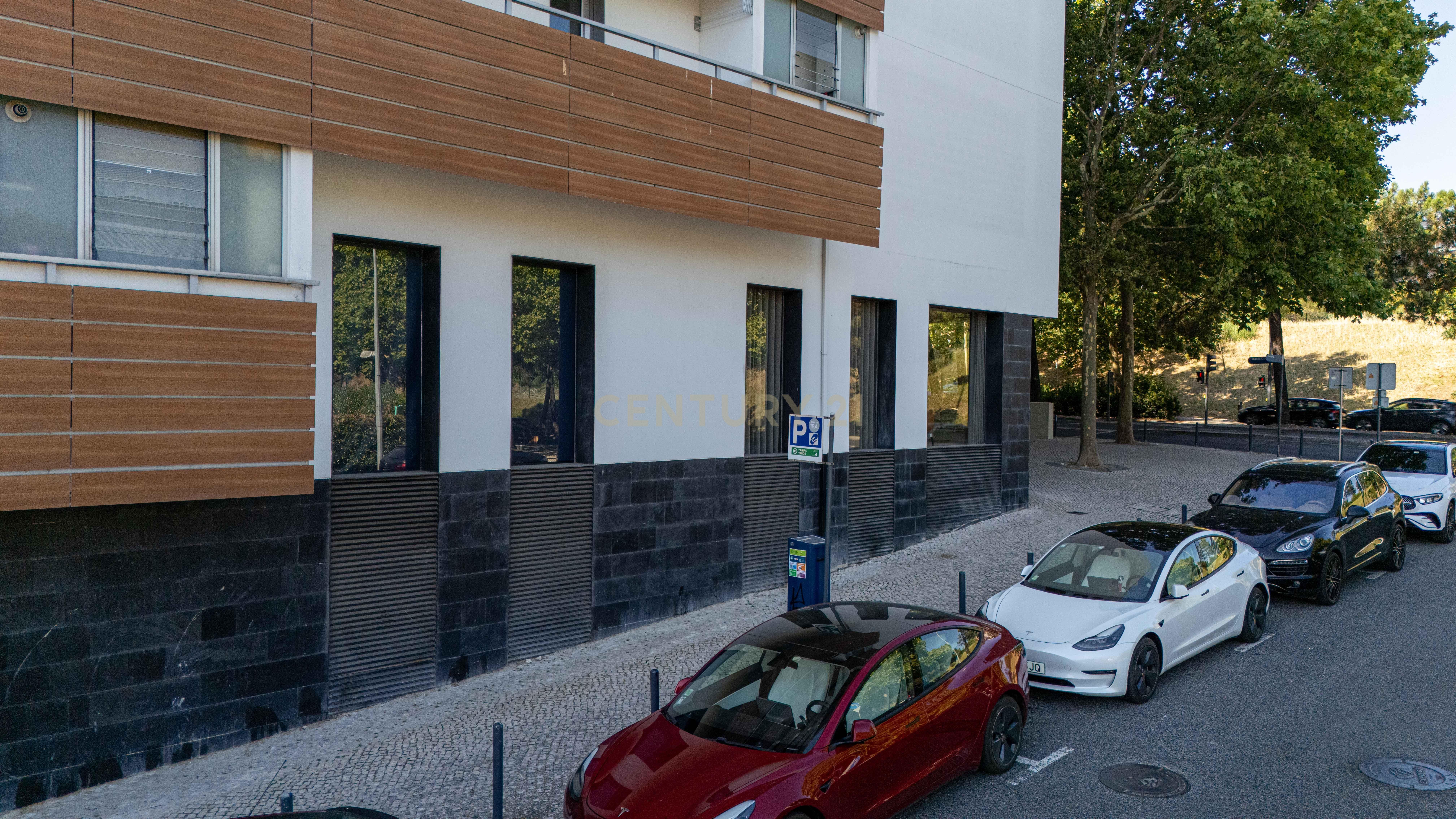 Fotografia 9 de Loja Premium no Parque das Nações | 205 m² | Saída de Fumos | 3 Lugares de Estacionamento