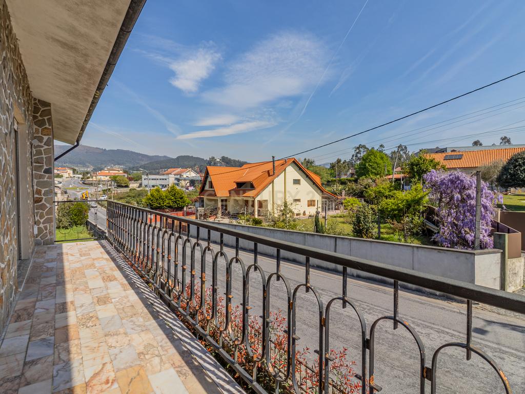 Moradia T3 + T2 em Amares com Jardim e Garagem - Image 8