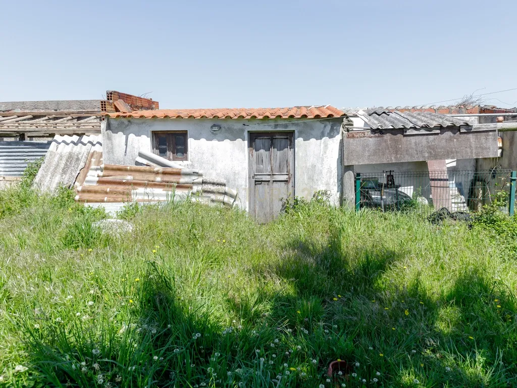 À procura de espaço para investir, fugir aos fins de semana ou começar um projecto a dois? - Image 38