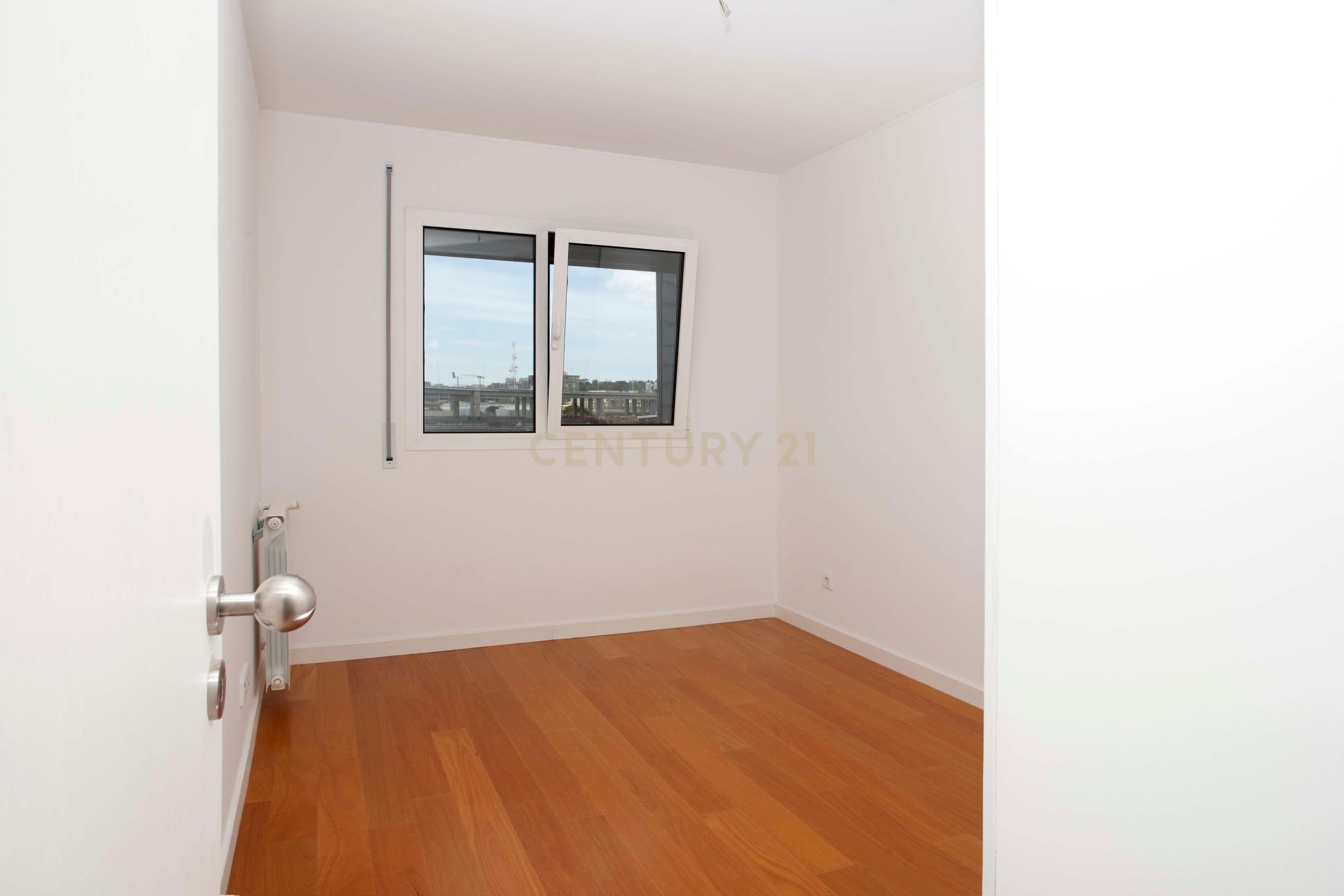 Apartamento T2 com Vista para o Mar em Lisboa - 1600€ - Image 4