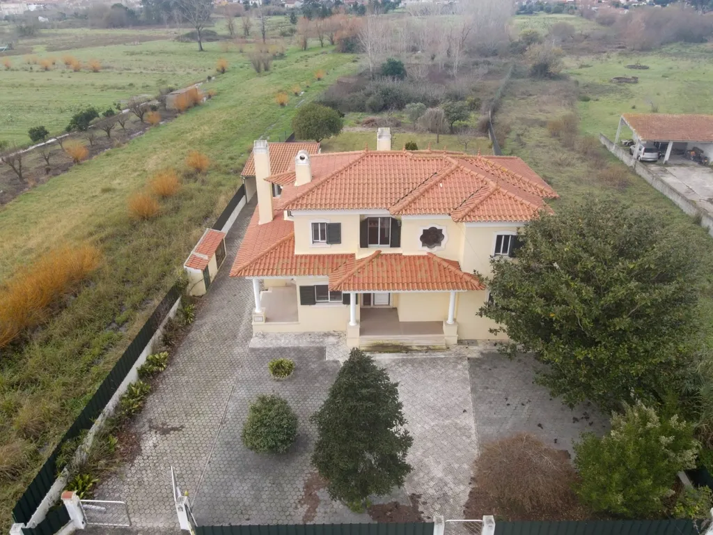 Moradia T5 - C/ terreno - Excelente estado - Image 2