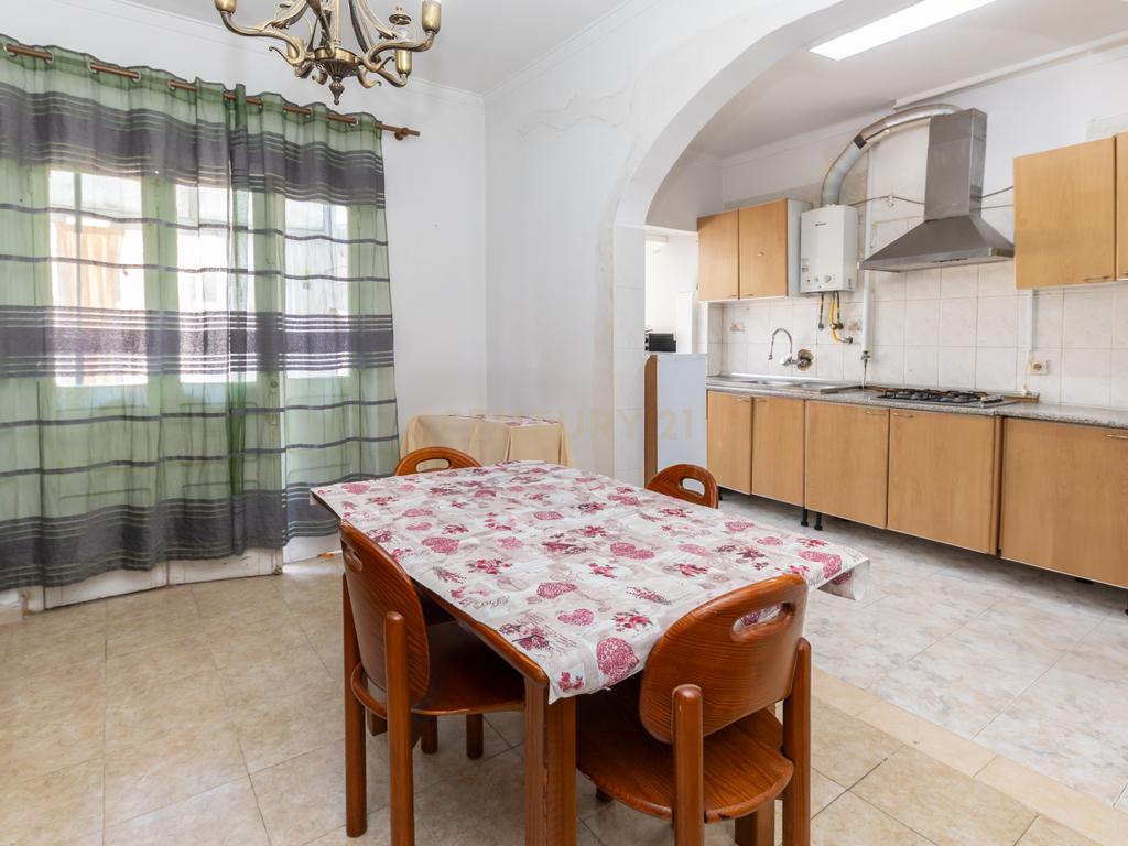 Apartamento T3 no Feijó com logradouro de 261 m2 - Image 22