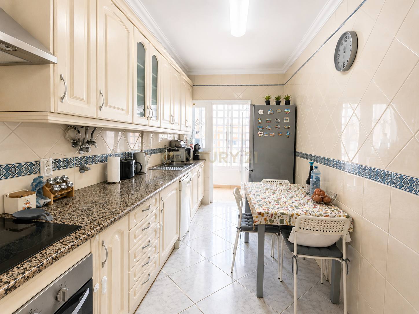 Fotografia 8 de Apartamento T2 Funcional na Urbanização da Raminha, Portimão