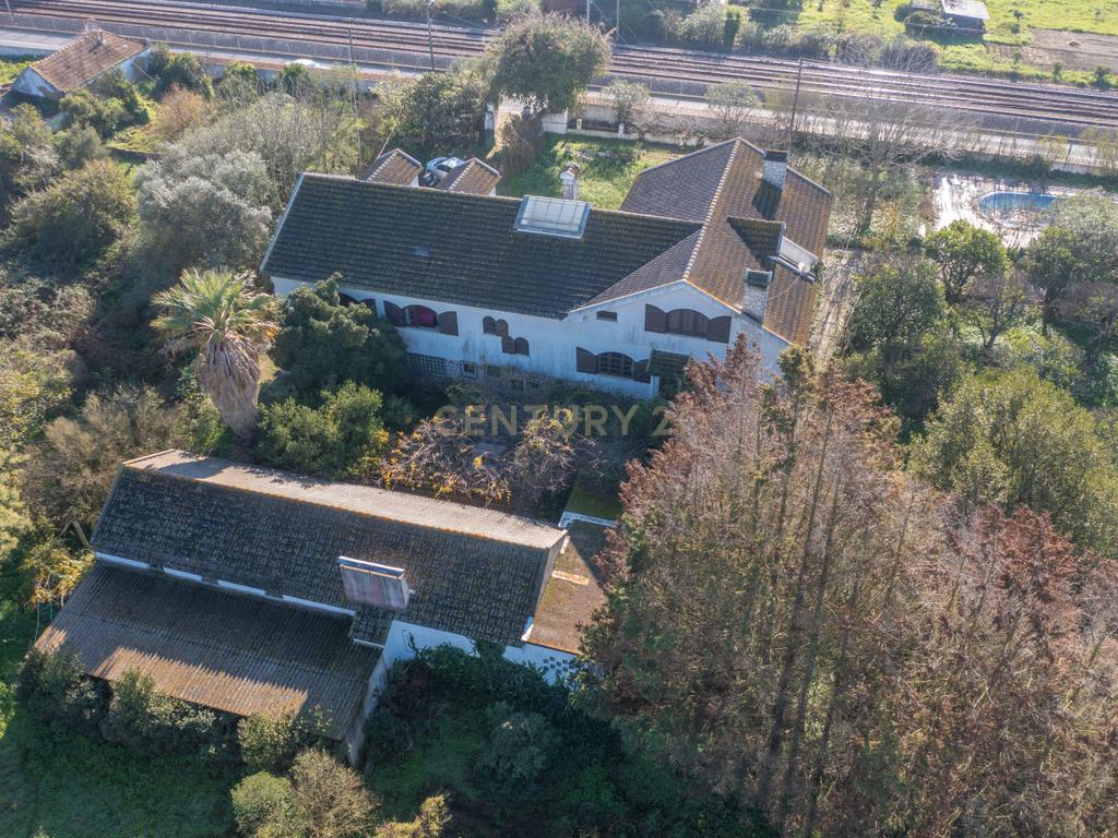 Moradia rústica T9 inserida num terreno com 7.500m2 em Pinhal Novo, Palmela - Image 3