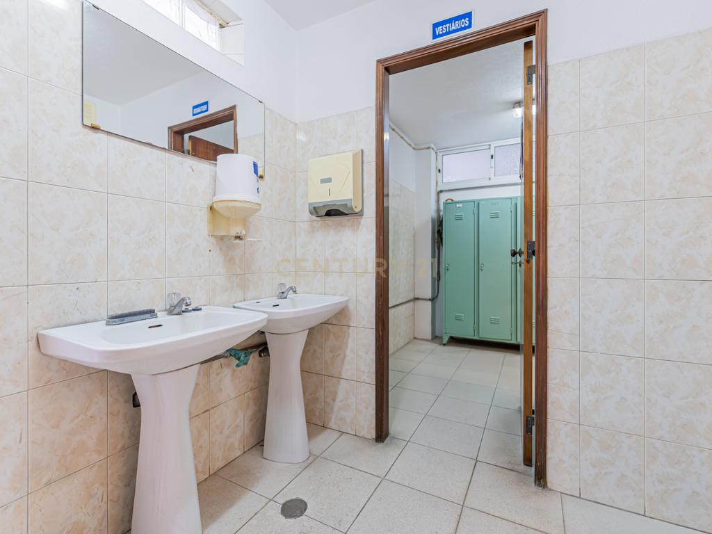 Trespasse Armazém Amplo com Oficina Totalmente Funcional Amadora - Image 13