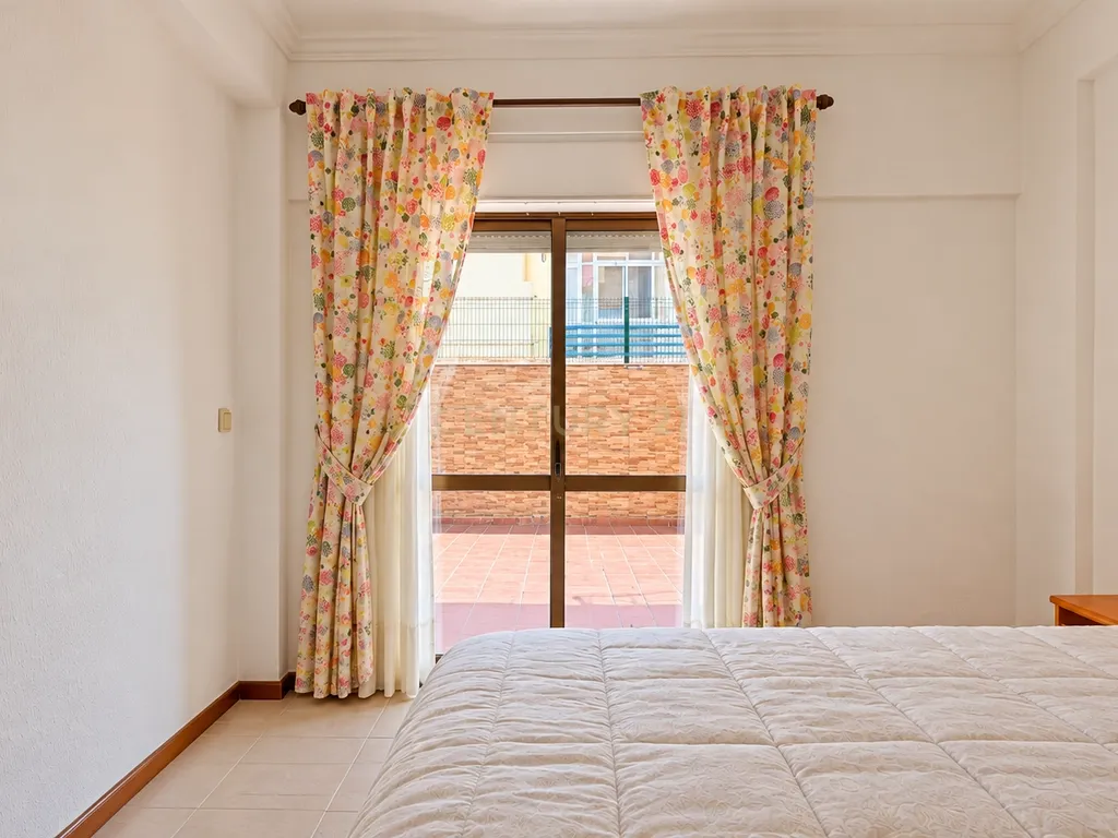 Apartamento T1 com Terraço, Sto António Caparica - Image 9