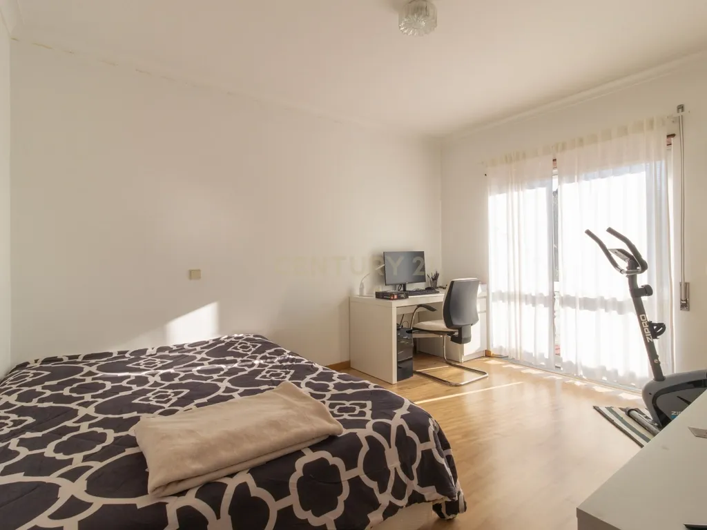 Moradia multifamiliar com rendimento imediato | 2.000 m² de terreno | A apenas 4,5 km de Fátima - Image 34