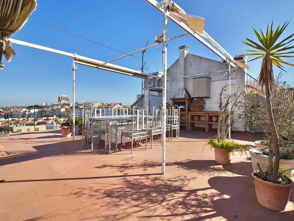 Apartamento T6 com Terraço e Vista 360º em Campolide - 314m² - Image 35