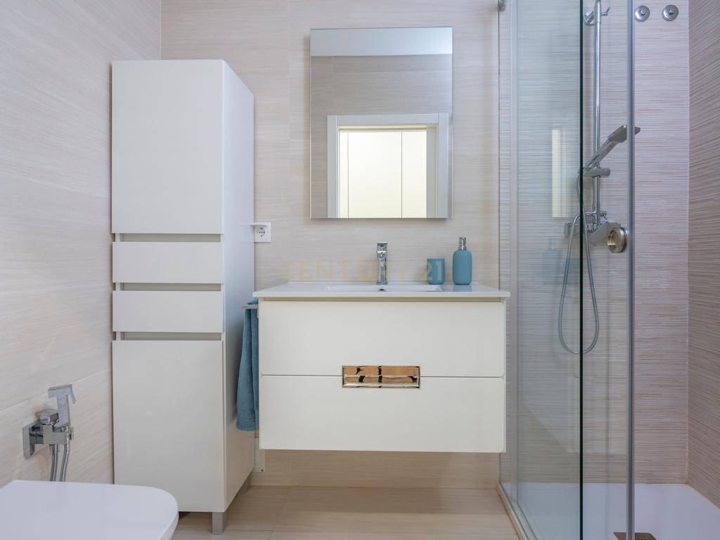 Luxuosa Moradia T5 com Vista Panorâmica em Odivelas - Image 21