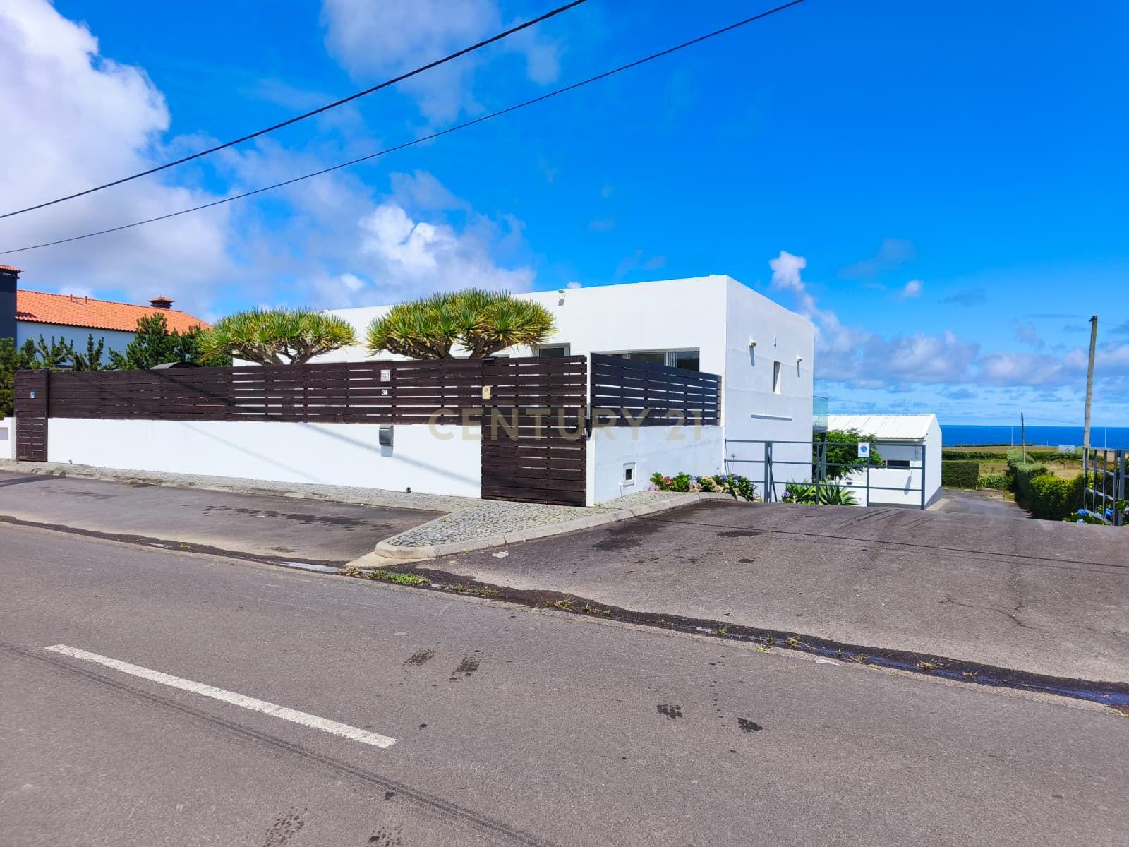 Fotografia 3 de Quinta de Excelência com Moradia T4, Armazéns e Terreno Agrícola | 9.780 m² | Vistas Mar e Elevado Potencial de Investimento