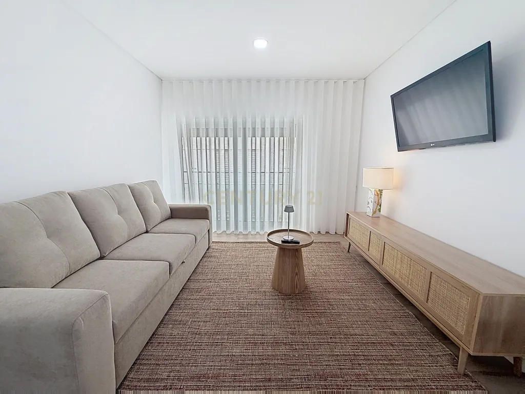 Apartamento T2 Novo - Arrendamento no Centro da Nazaré - Image 1