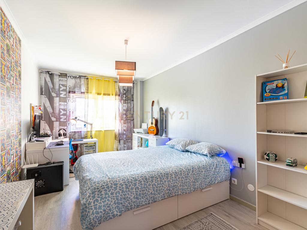 Apartamento T3 em Condomínio Fechado na Horta dos Vimes, Alenquer - Image 13
