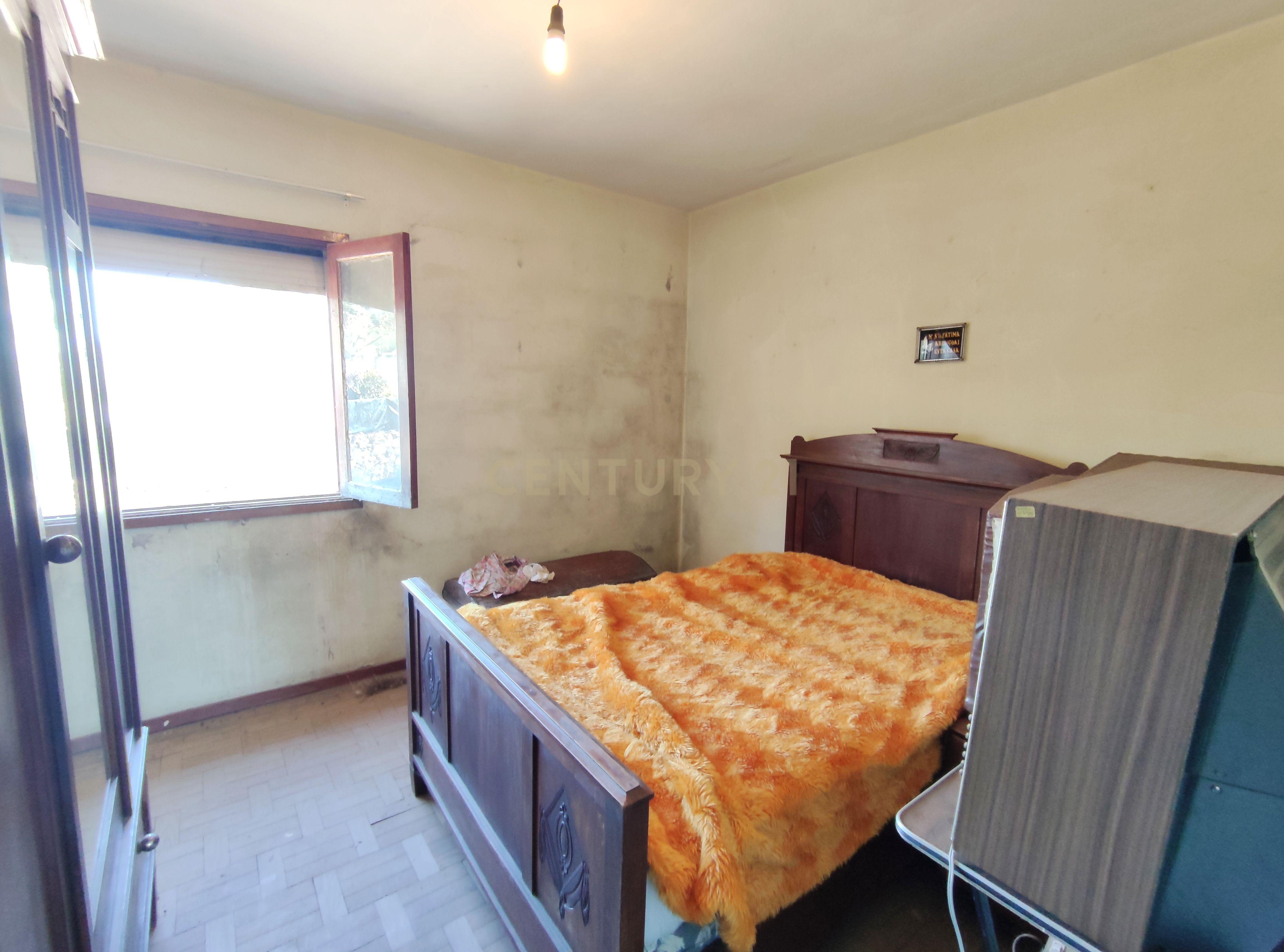 Moradia T2 para recuperar com terreno - Image 17