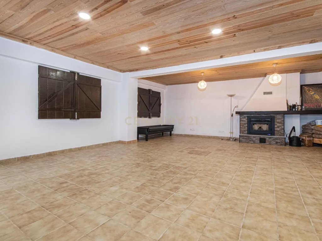 Apartamento T3 + 74m2 de área extra em Agualva-Cacém - Image 1