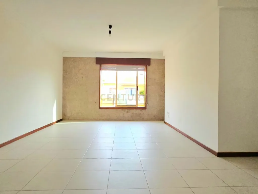 T2 Exclusivo no Centro de Esposende | Terraço Privado com Vista Mar | Garagem Fechada - Image 6