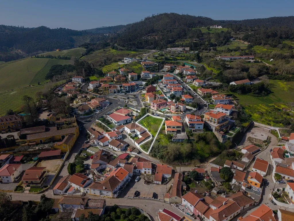 Lote de Terreno | 816 m² | Gradil | Urbanização Encosta de São Silvestre - Image 1
