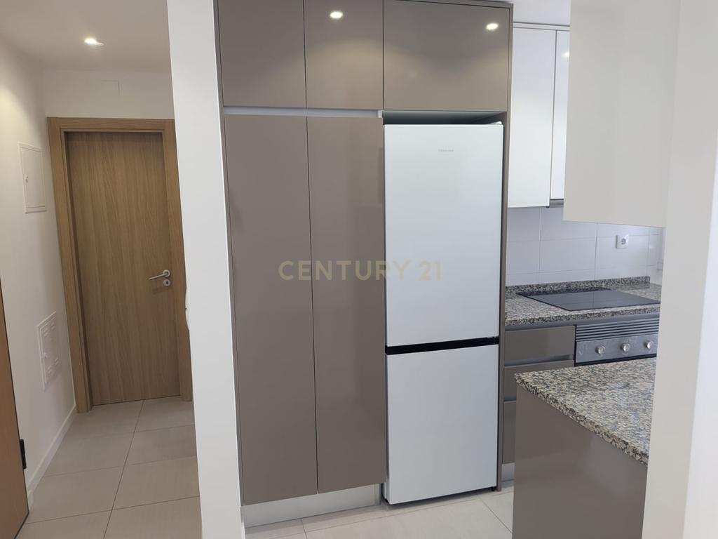 Apartamento T1 Remodelado no Centro da Amadora - Image 3