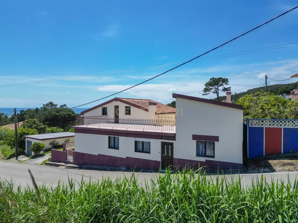 Moradia T4 com Vista Mar e Cidade - Image 15