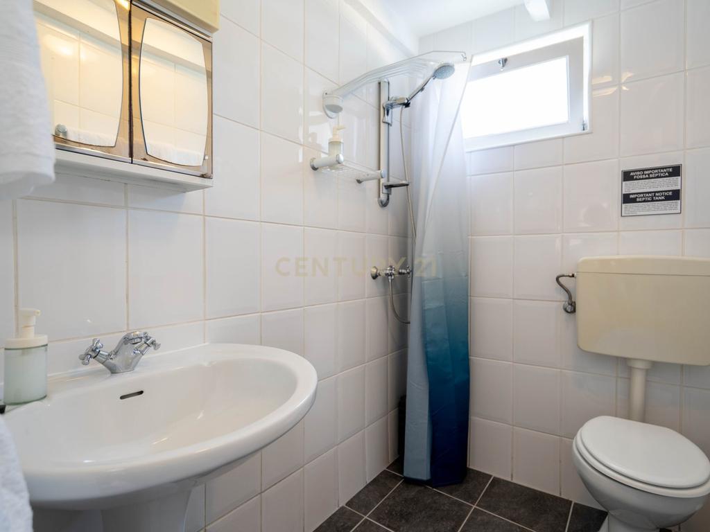 Moradia T7 tradicional em bom estado com varanda coberta, pátio, piscina, terraço coberta, vistas boas e jardim numa localização sossegada perto do centro de Arganil e o rio Alva - Image 83