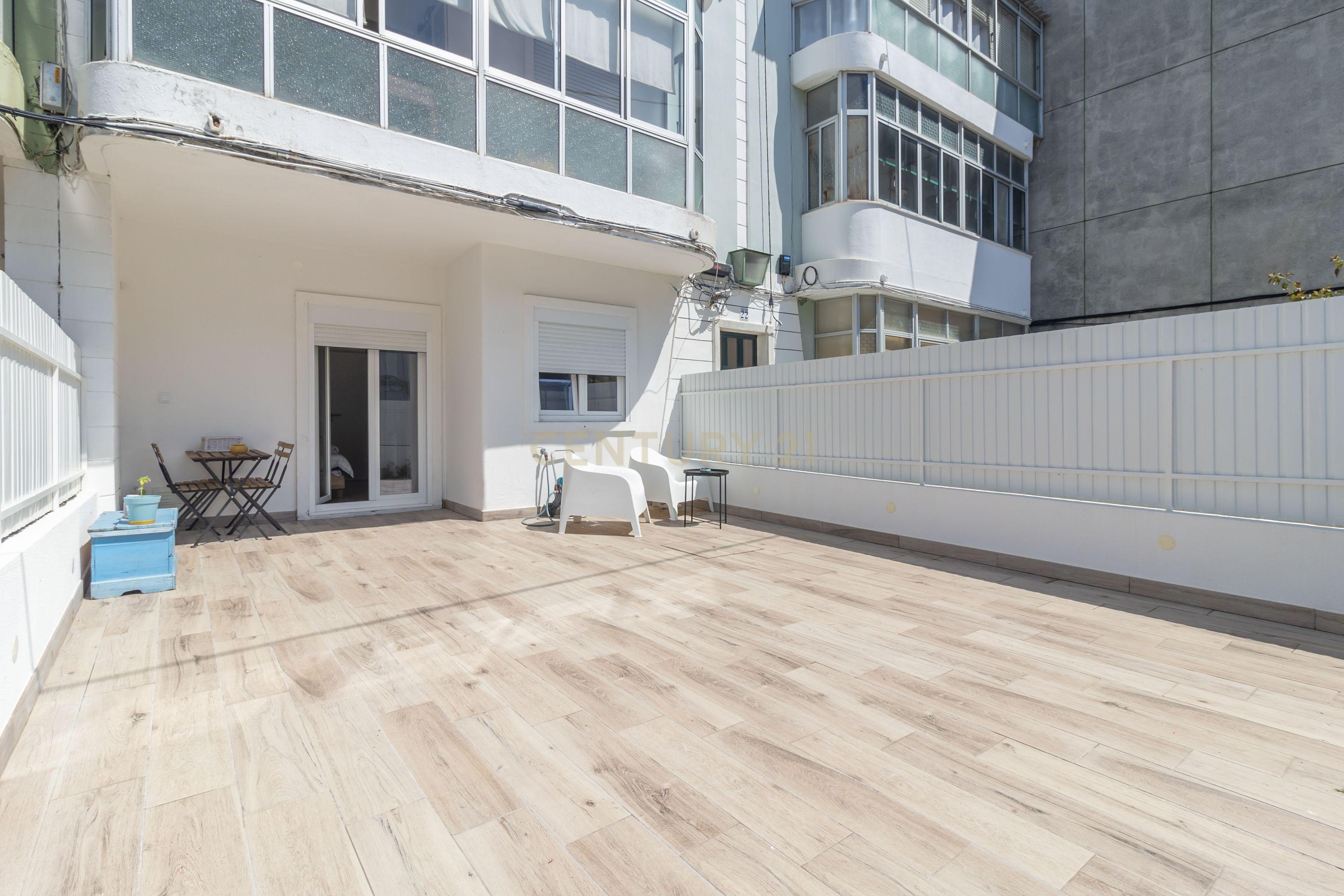 Apartamento T2 com quintal e estacionamento para morar ou investir! - Image 2