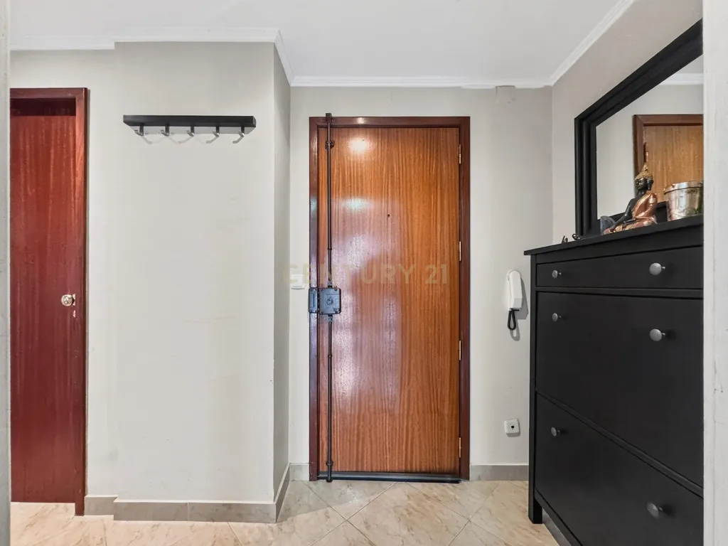 Apartamento T3 Duplex com Vista Desafogada no Monte da Caparica - Image 25