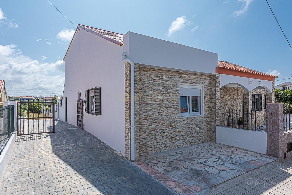 Alojamento Estudantil LÁ-SALETTE ( quarto Melro Azul 11m2 ) - Image 22