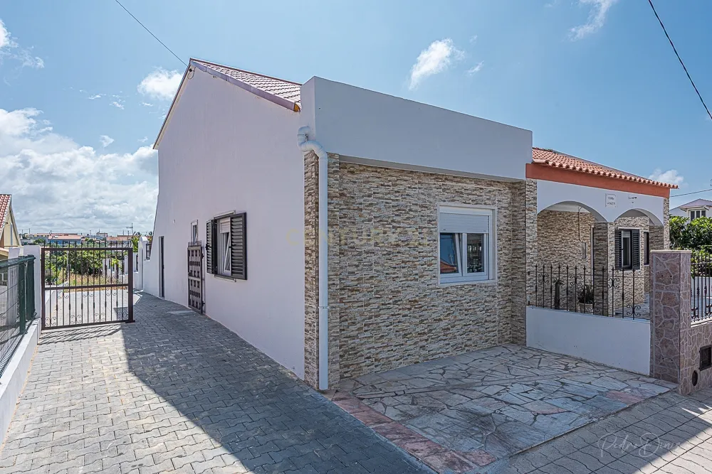 Alojamento Estudantil LÁ-SALETTE ( quarto Melro Azul 11m2 ) - Image 22