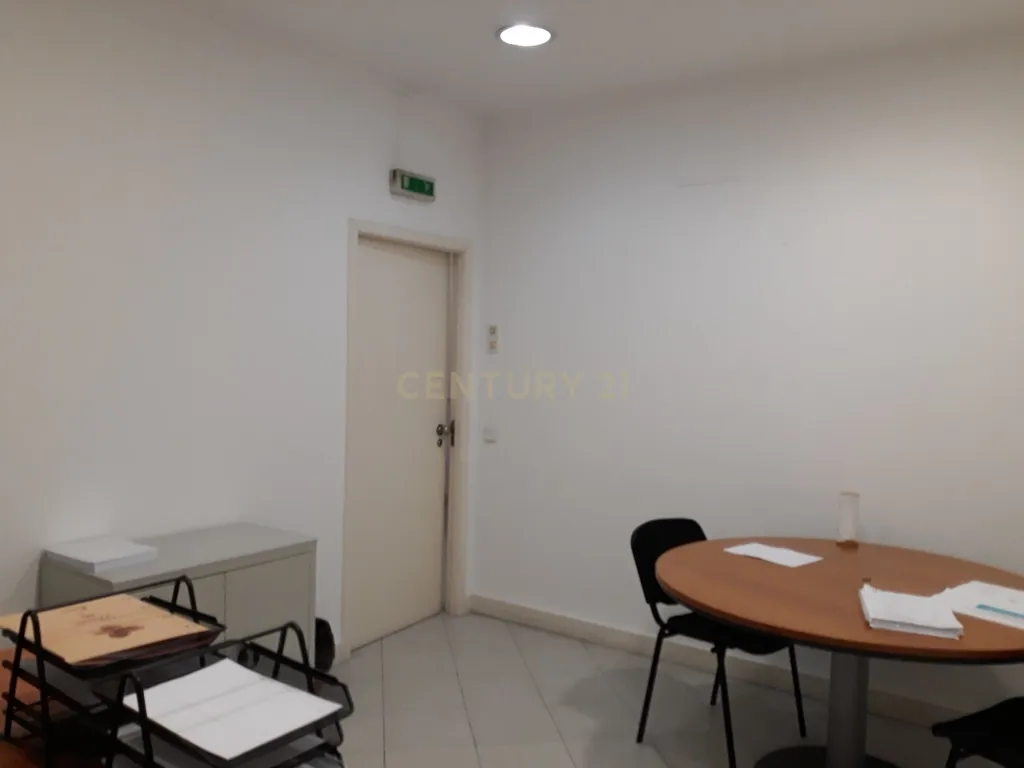 Centro de Escritórios Santa Catarina, em Linda Velha- NEGÓCIO PARA INVESTIDOR - Image 9