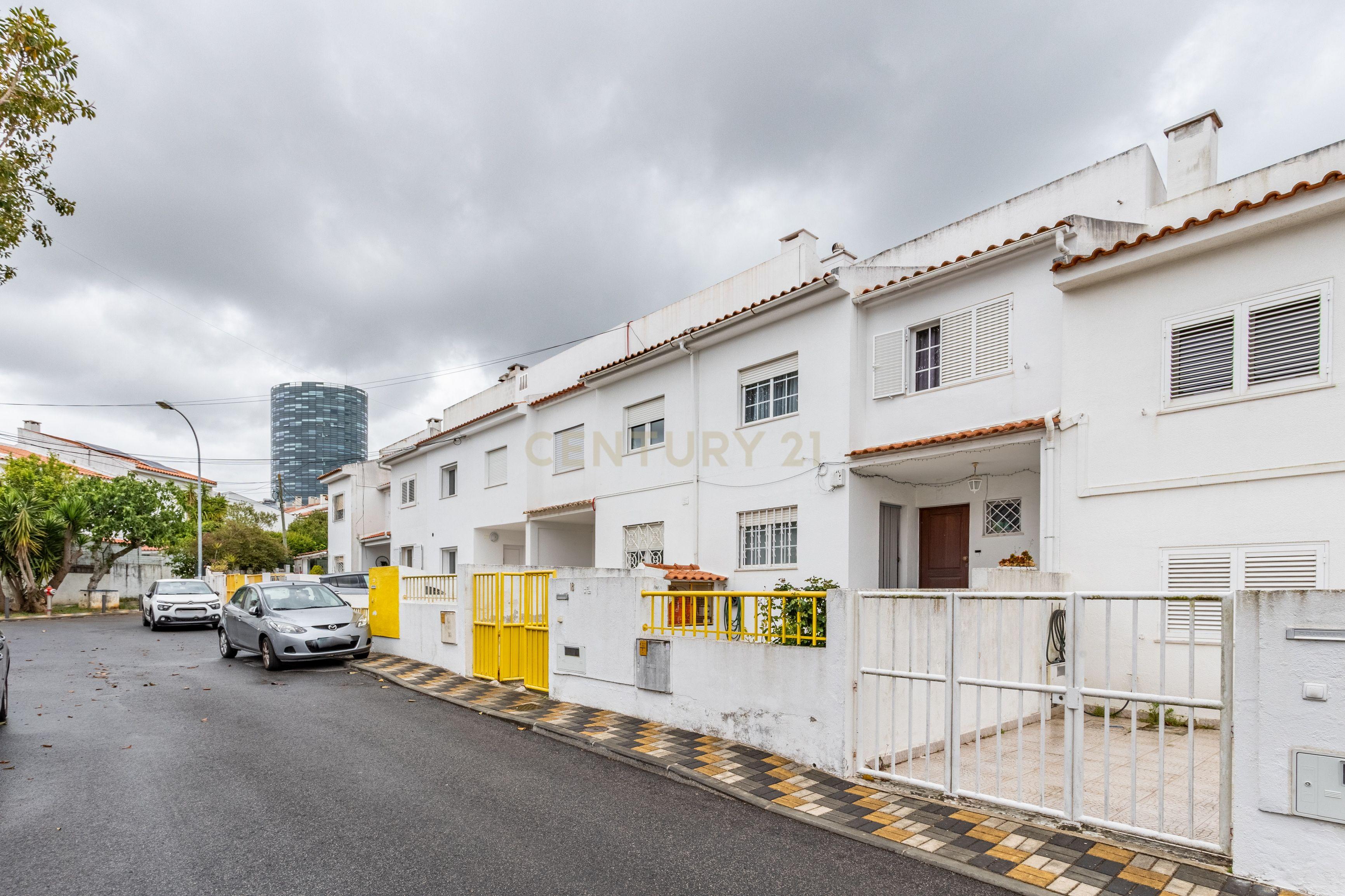 Fotografia 3 de Moradia T4 em Oeiras com Excelente Localização
