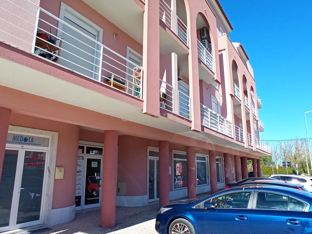 Apartamento T3, com Varanda, Arrecadação e 3 Lugares de estacionamento, no Pinhal Novo - Image 28