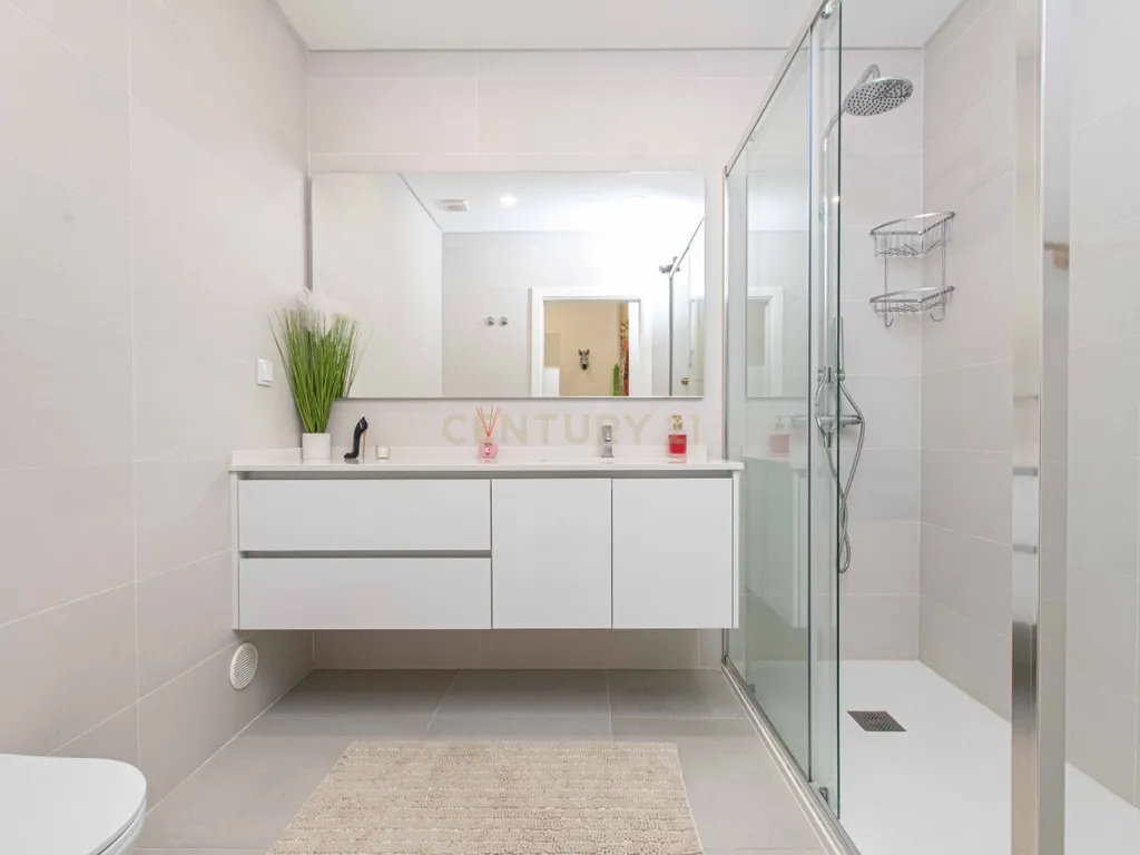 Apartamento Collection | T3 Premium Semi-Novo, Totalmente Mobilado, com Terraço Exclusivo e Box para 3 Viaturas - Image 21