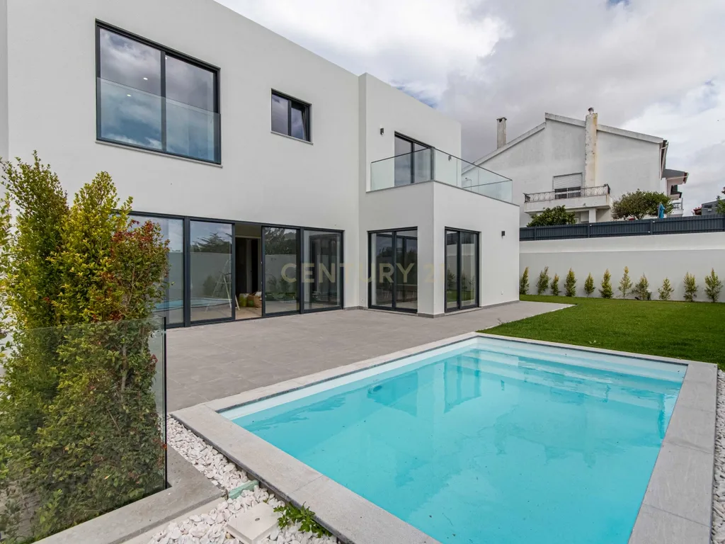 Moradia T4 Premium independente com Piscina (Nova Construção) / Barcarena - Image 6