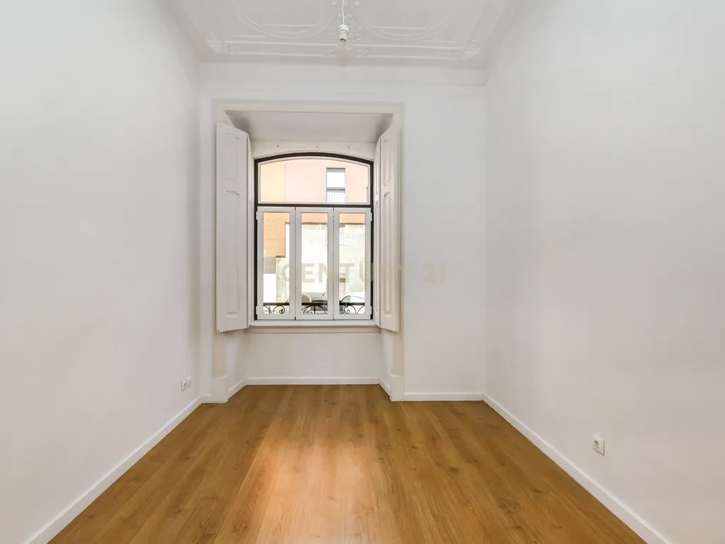 Arrendamento de Apartamento T3, Renovado, na Lapa - Estrela - Image 13