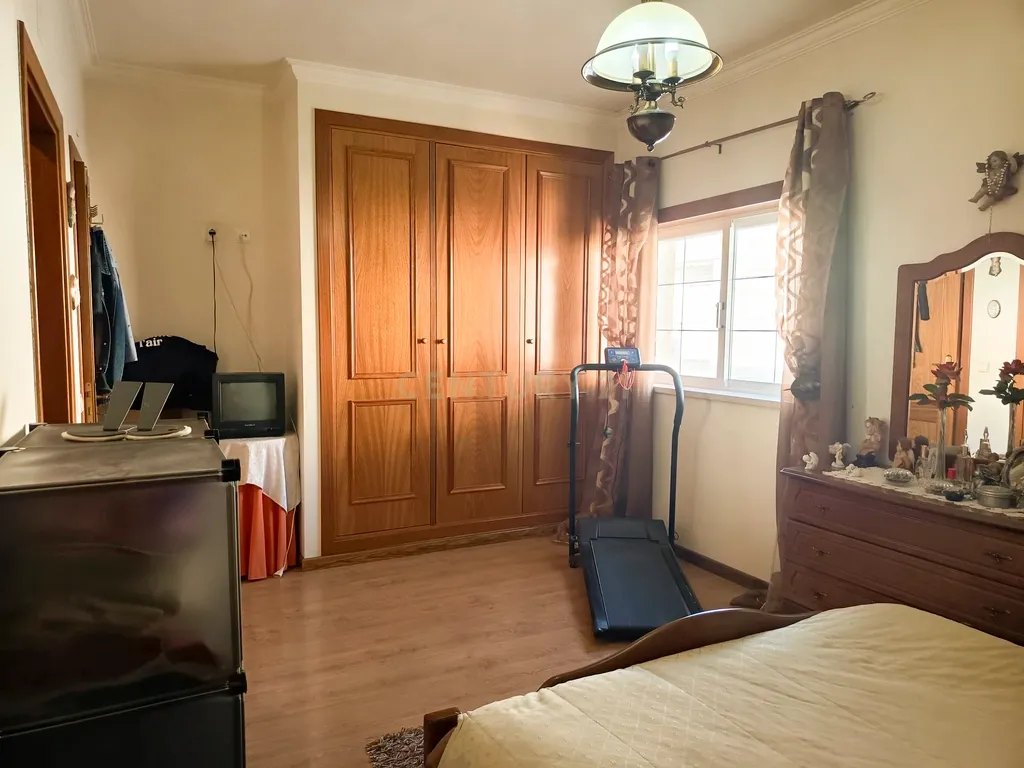 Apartamento T3 no centro do Entroncamento com sótão e garagem - Image 15