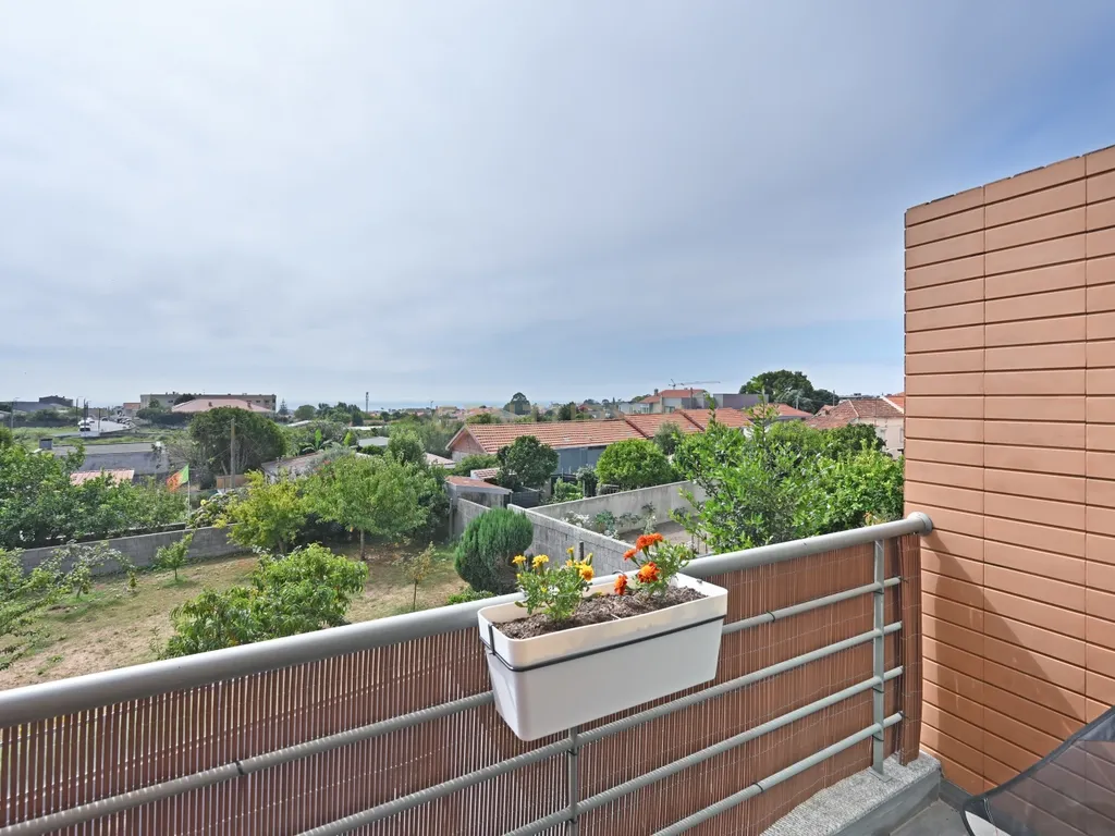 Apartamento Duplex T2+2 com 2 Suites e Terraço privativo em Canidelo - Image 5