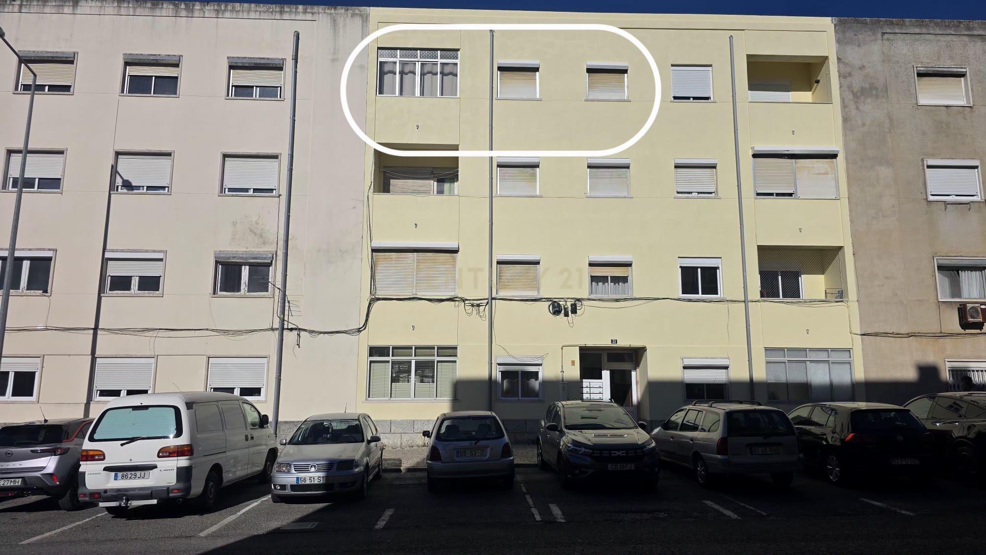 Apartamento T3 em Rio de Mouro, €170.000