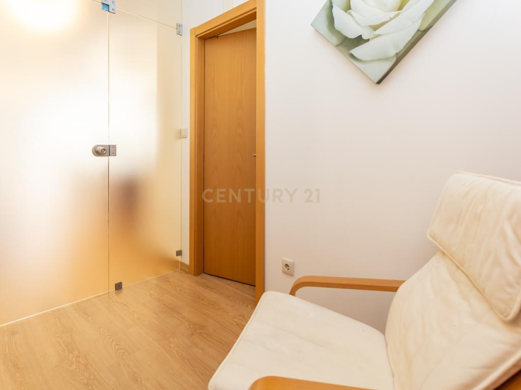 LOJA TRANSFORMADA EM AMPLO APARTAMENTO T1 REMODELADO EM PAIO PIRES - Image 14