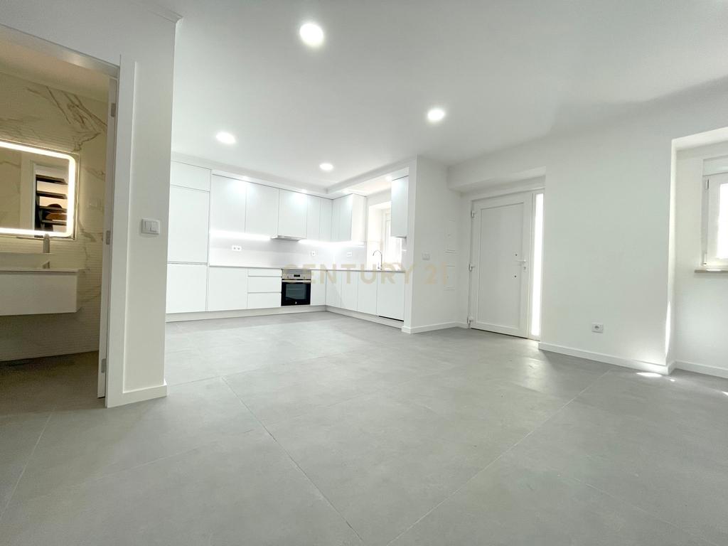 Moradia T1 cheia de LUZ, zona Histórica de Alcochete - Image 8