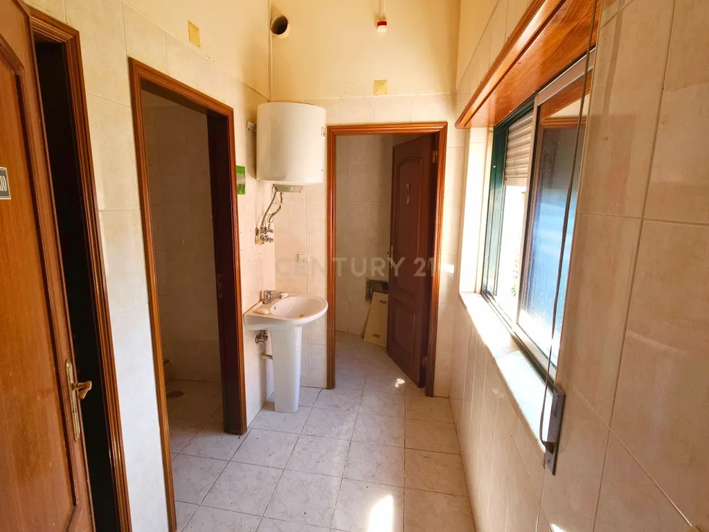 Loja Algés com 330 m2 - Image 25