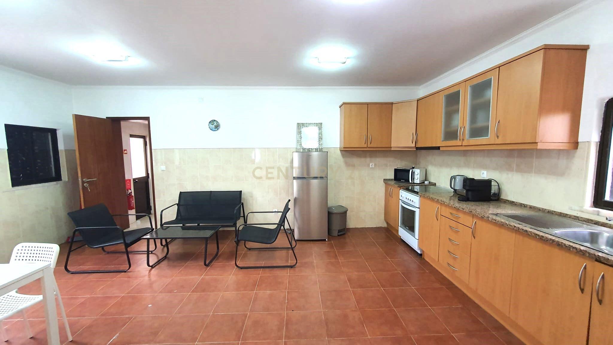 Moradia Térrea nas Quintinhas inserida num lote de 264m2 - Charneca Caparica - Image 11