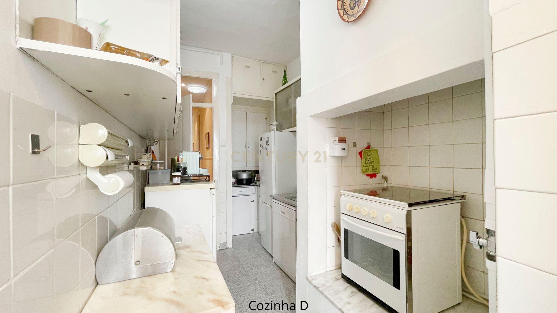 APARTAMENTO T4, Picoas Situado entre o Saldanha e o Marquês Pombal - Image 12